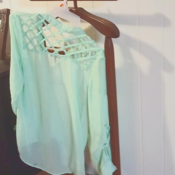 Mollie tie at bottom,lattice back top - Picture 2 of 3